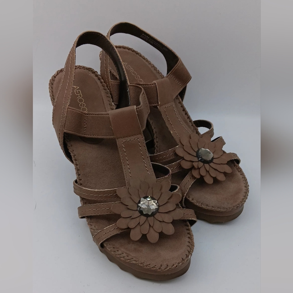 FLOWER 🌼 STRAPPY SANDALS Size 8.5
